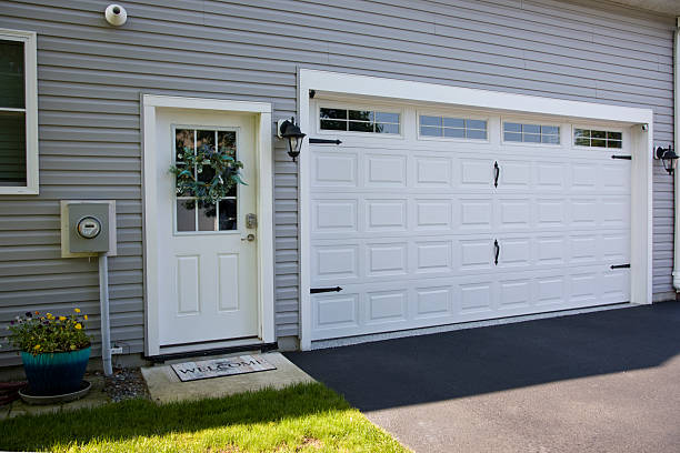 24/7 Emergency Garage Door Panel Replacement experts in Camden, DE